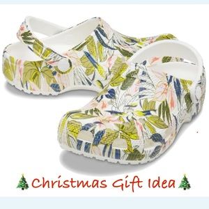 EUC Limited Edition Vera Bradley Rainforest Leaves Crocs